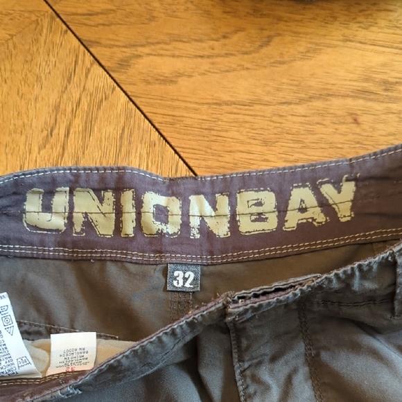 UNIONBAY Men's Dark Brown Cargo Shorts - Picture 2 of 8